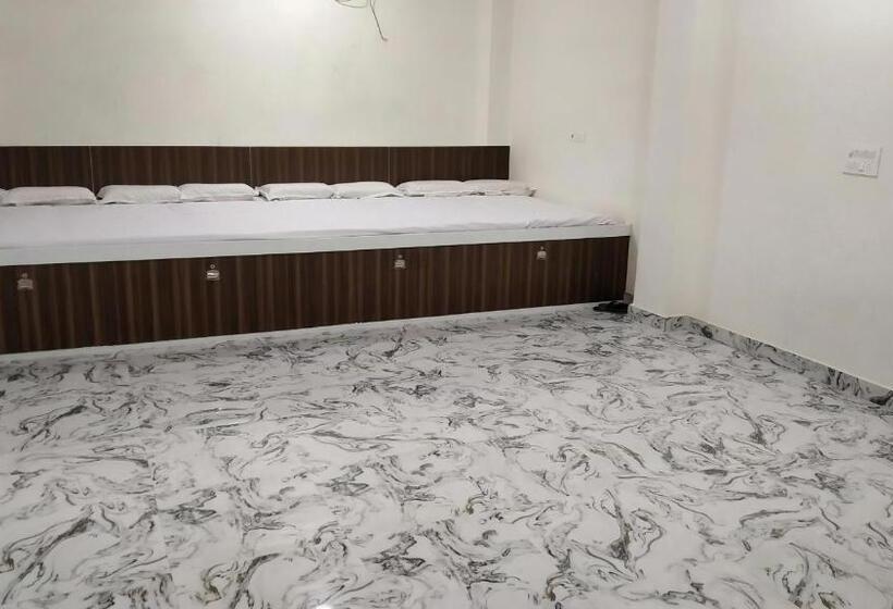 スーペリアファミリールーム, Rajlakshmi Guest House