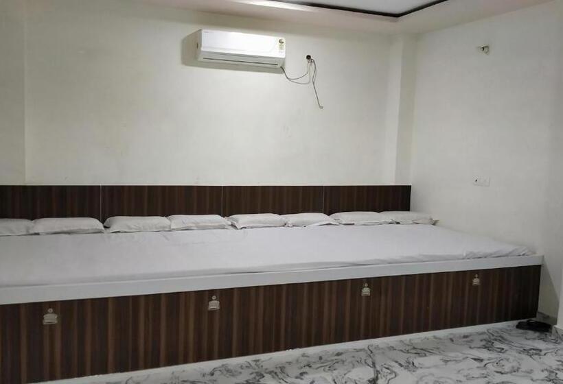 ファミリールーム, Rajlakshmi Guest House