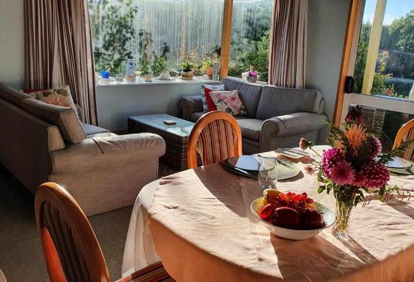 Дом 2 Спальни, Century House B & B Flatlette