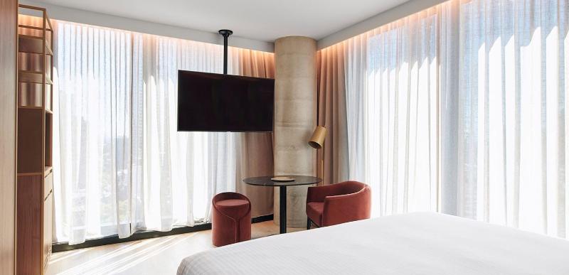 Club Room King Bed, Quincy Hotel Melbourne