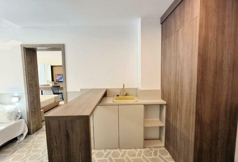 סוויטה עם מרפסת, Clas Mamaia Nord