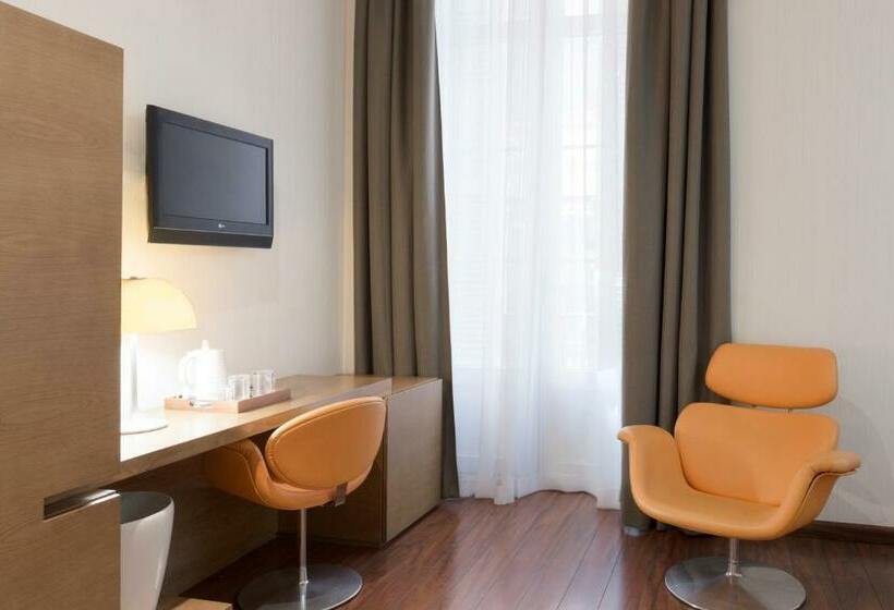 اتاق پنج‌تخته استاندارد, Petit Palace Plaza Malaga