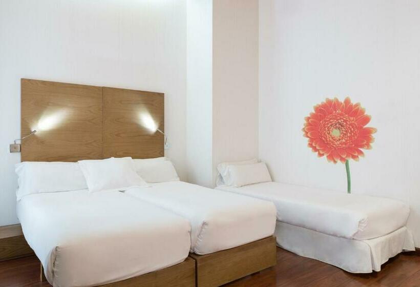 اتاق پنج‌تخته استاندارد, Petit Palace Plaza Malaga