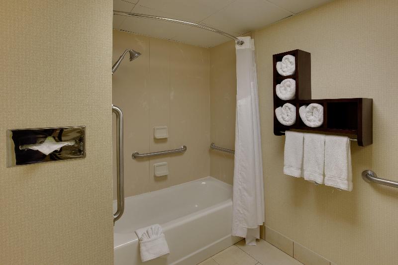 带大床的标准间, Holiday Inn Exp Winston Salem By Ihg
