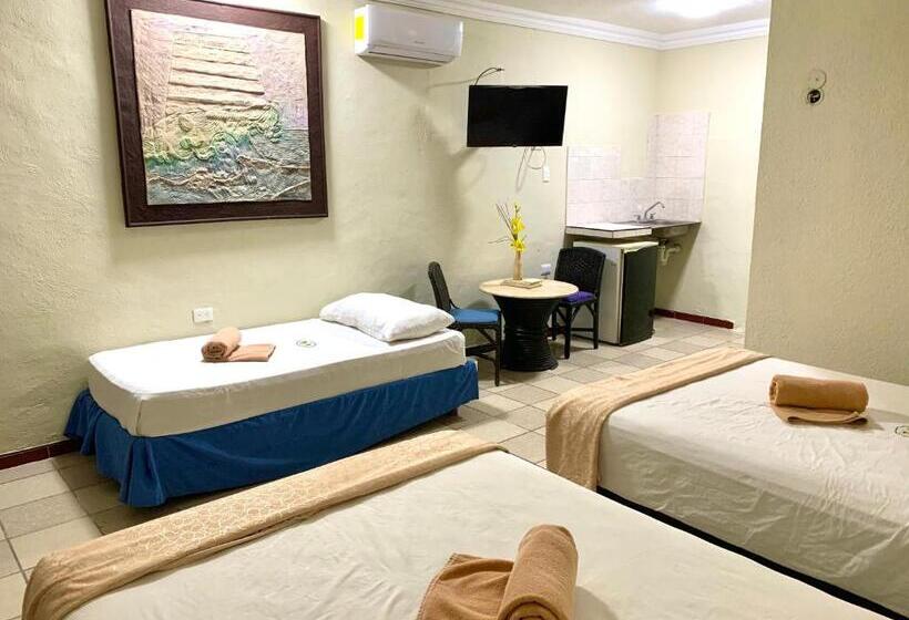 Economy Triple Room, Eco Hotel Green River