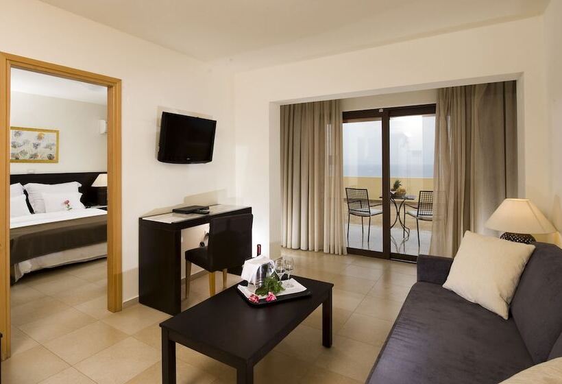 سوییت با چشم‌انداز دریا, Miramare Resort & Spa