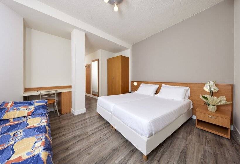 اتاق استاندارد چهار تخته, Royal Village