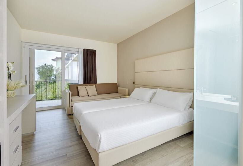 Superior room with lake view, Royal Village