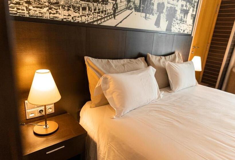 家庭间, Nastasi Hotel & Spa