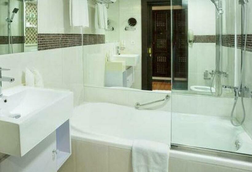Номер Executive, Arabian Courtyard Hotel & Spa