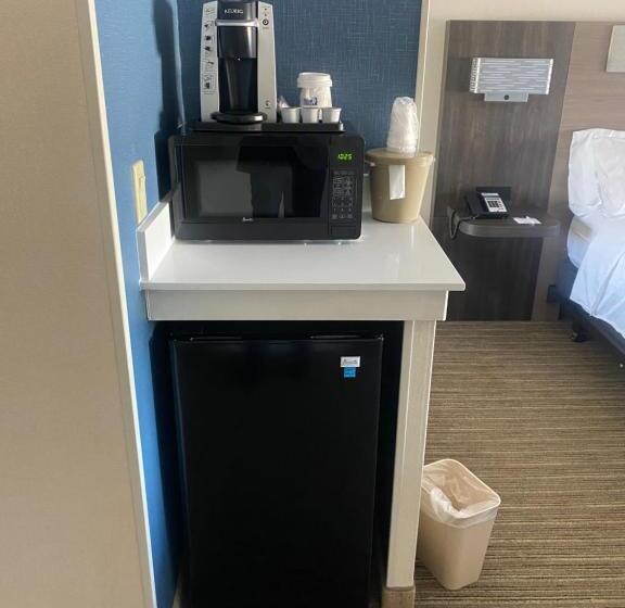 Номер Стандарт Кровать Кинг Адаптированный для Инвалидов, Holiday Inn Express Hotel & Suites Hermosa Beach, An Ihg