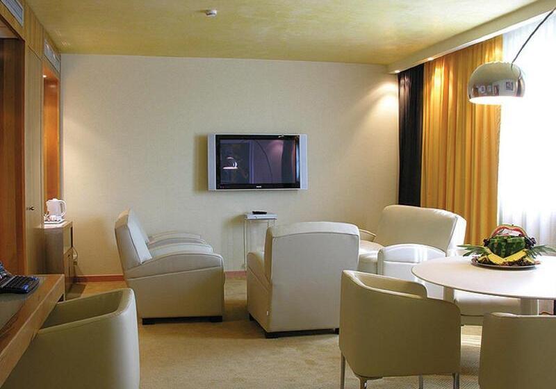 带大床的套房, Crowne Plaza Padova, An Ihg