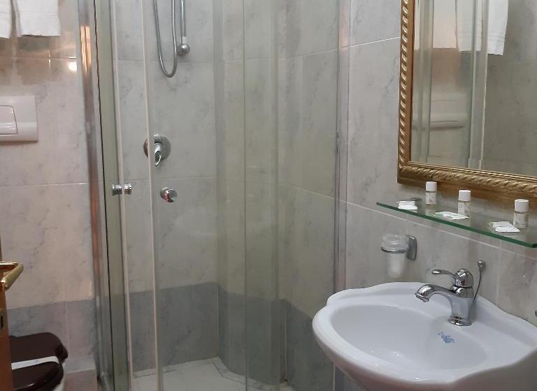 Standard Trippelrum, D Angelo Palace