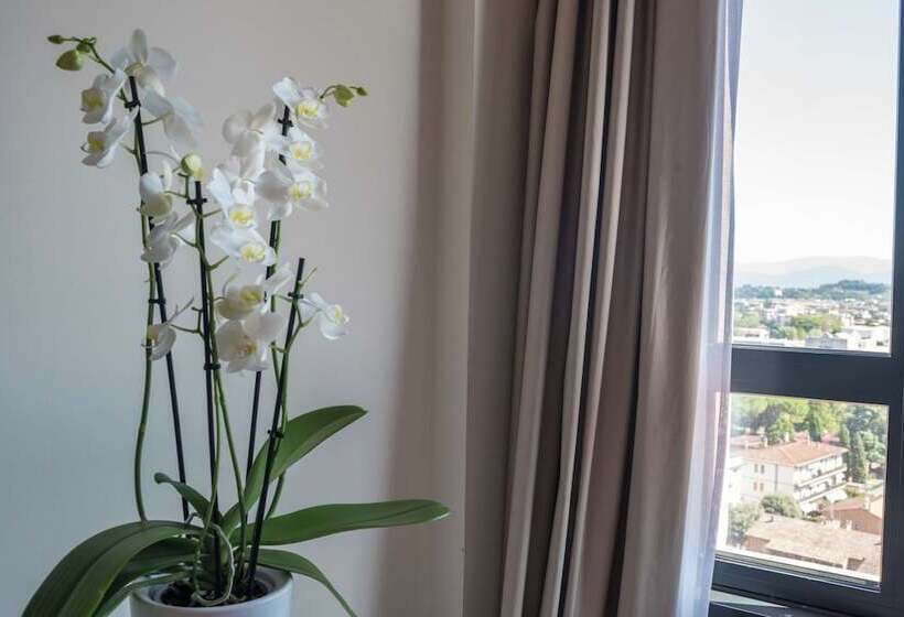 اتاق استاندارد با چشم‌انداز شهر, Doubletree by Hilton Florence Metropole