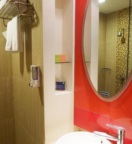 اتاق سوپریور با چشم‌انداز استخر, Ibis Styles Bali Legian