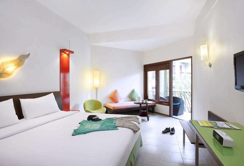 اتاق سوپریور با چشم‌انداز استخر, Ibis Styles Bali Legian