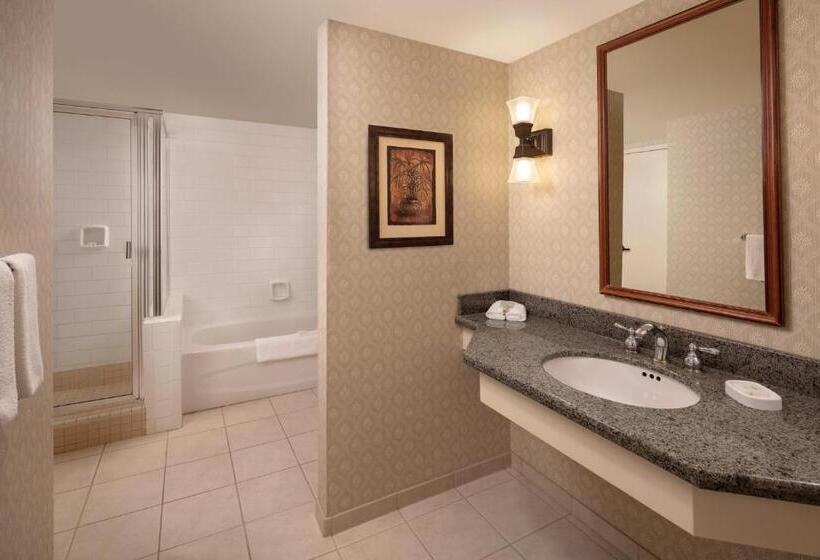 سوئیت با بالکن, St. Eugene Golf Resort & Casino