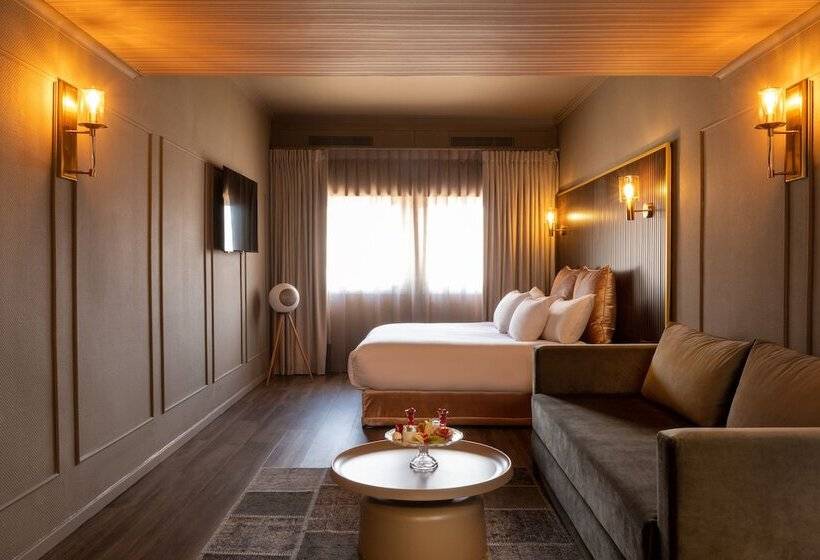 デラックスルーム, Leonardo Gordon Beach