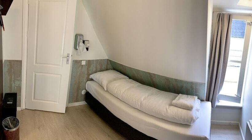 标准单人间, Damrak Inn