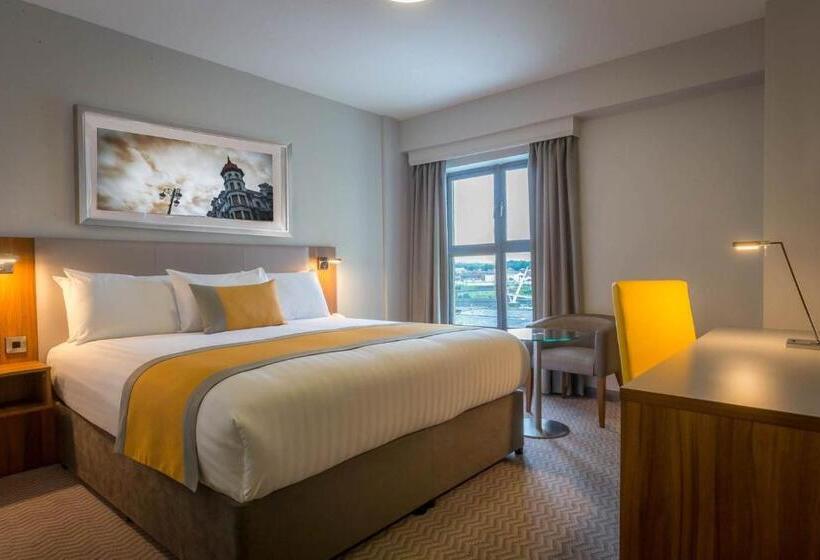 带大床的标准间, Maldron Hotel & Leisure Centre Limerick