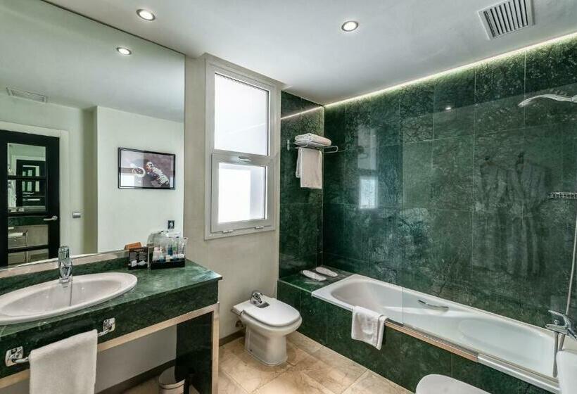سوییت جونیور, Mariposa Hotel Malaga