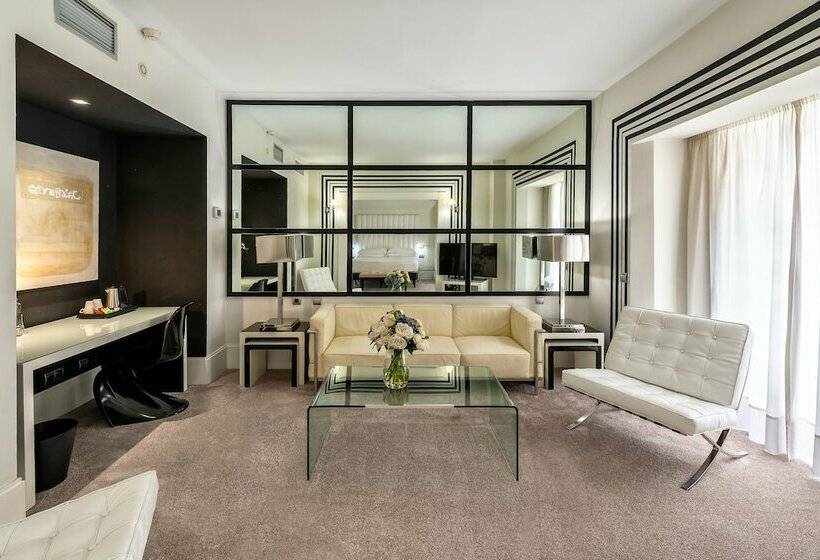 سوییت جونیور, Mariposa Hotel Malaga