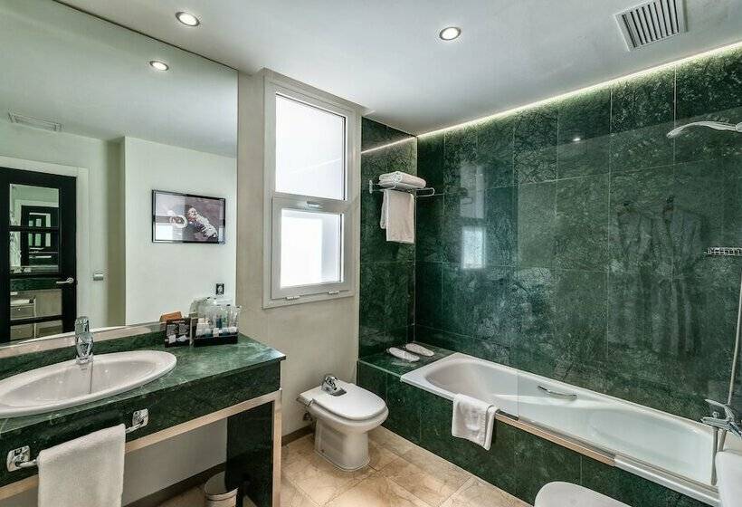 سوییت جونیور, Mariposa Hotel Malaga