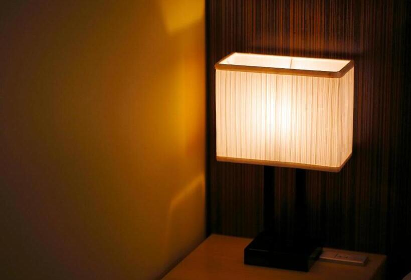 Quarto Estandar Individual, Monterey Hanzomon