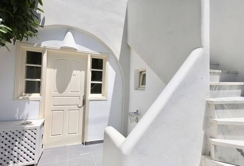 استودیوی لوکس, Anny Studios & Rooms Perissa Beach