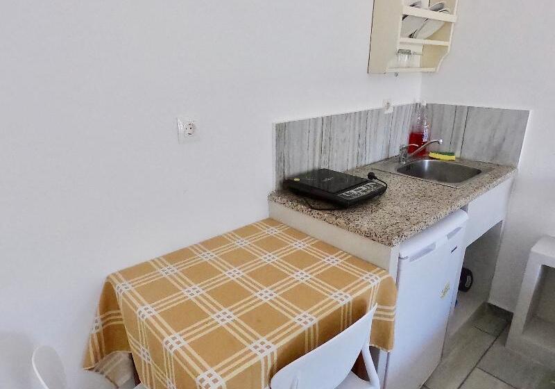 استودیوی لوکس, Anny Studios & Rooms Perissa Beach