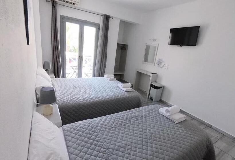 اتاق استاندارد سه تخته با چشم‌انداز استخر, Anny Studios & Rooms Perissa Beach