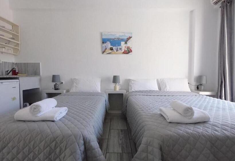 اتاق استاندارد سه تخته با چشم‌انداز استخر, Anny Studios & Rooms Perissa Beach