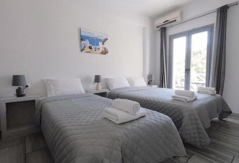 اتاق استاندارد سه تخته با چشم‌انداز استخر, Anny Studios & Rooms Perissa Beach
