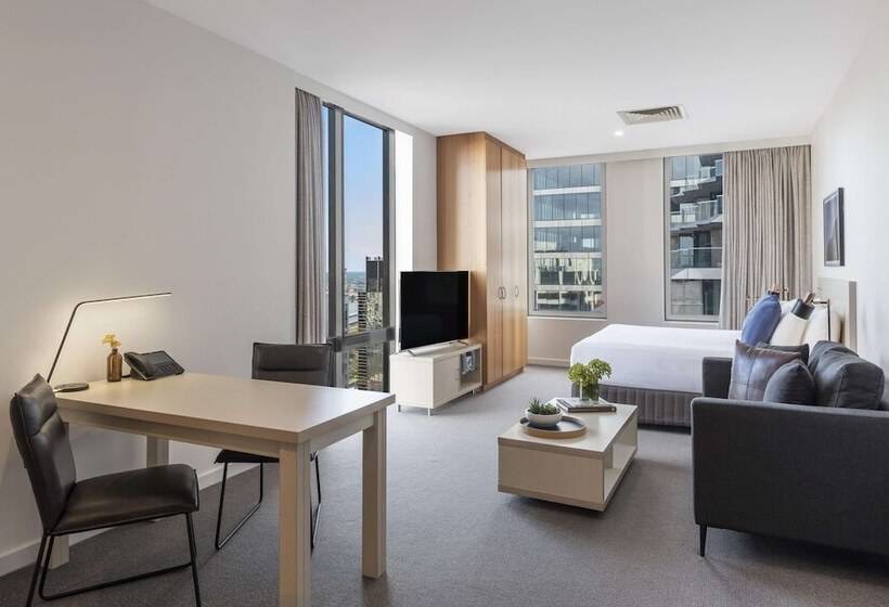 프리미엄 스튜디오, Oaks Melbourne On Market