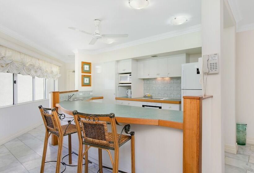 Апартаменты 2 Спальни, On The Beach Apartments