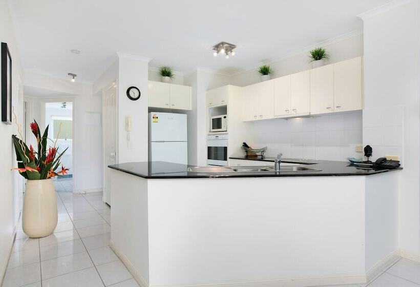 Апартаменты 3 Спальни, On The Beach Apartments
