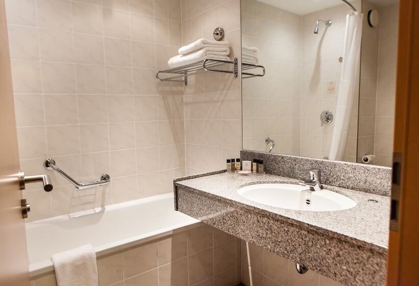 Номер Стандарт, Clayton Hotel, Leeds