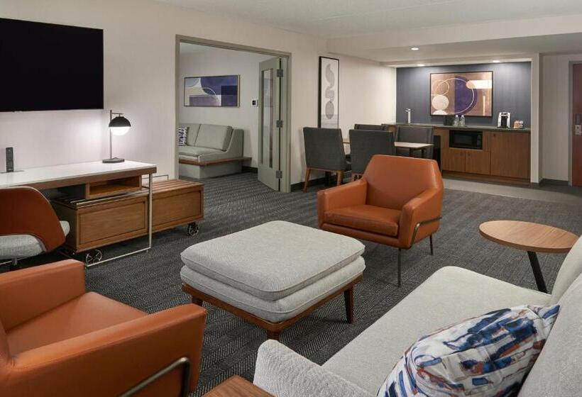 Люкс Кровать Кинг, Courtyard By Marriott Toronto Markham