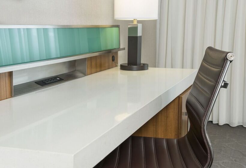 Standard-huone 2 Parivuodetta, Sonesta Hotel Grand Rapids Airport