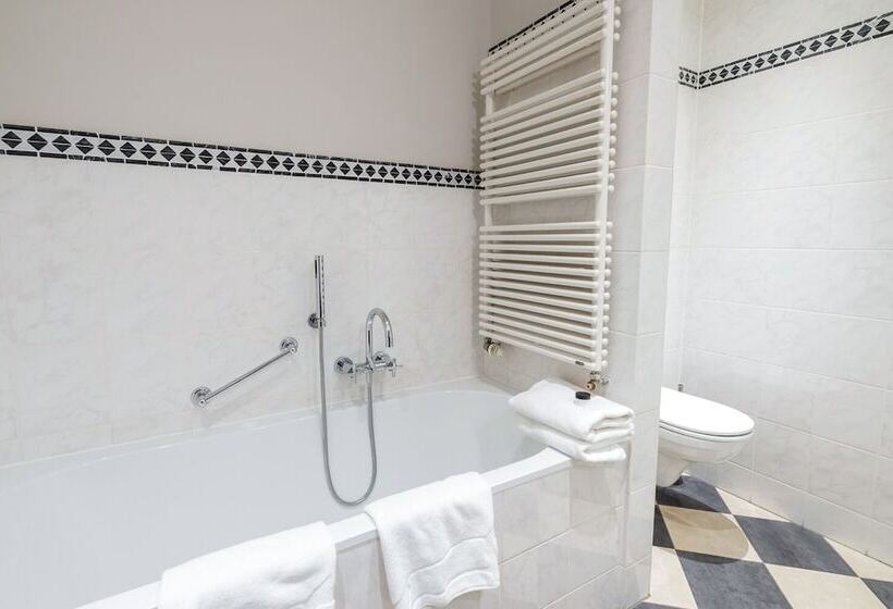 Люкс Сеньор, Van Der Valk Hotel Kasteel Terworm