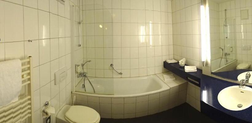 اتاق راحتی, Ascot Bristol