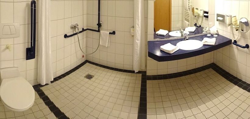 اتاق راحتی, Ascot Bristol