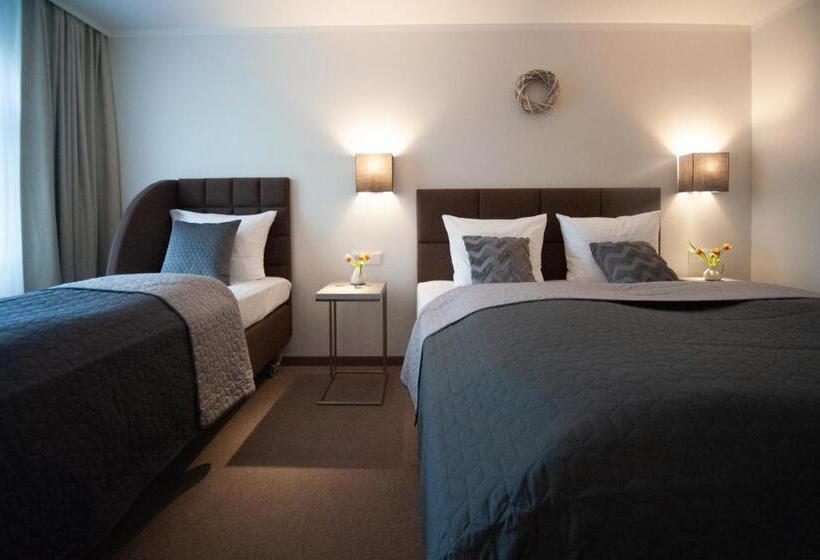 اتاق استاندارد سه نفره, Landhotel Potsdam