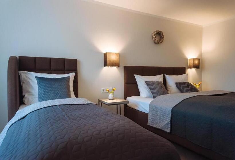 اتاق استاندارد سه نفره, Landhotel Potsdam