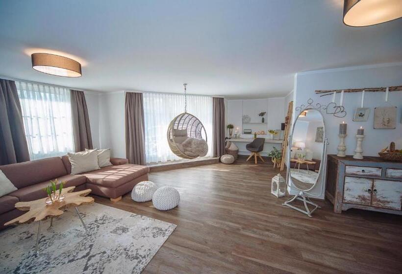 سوئیت با بالکن, Landhotel Potsdam