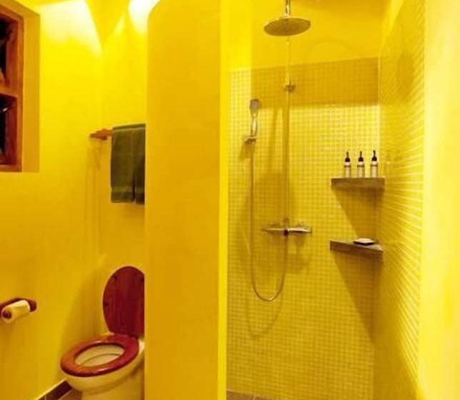 بانگلوی استاندارد, Coco Beach Resort