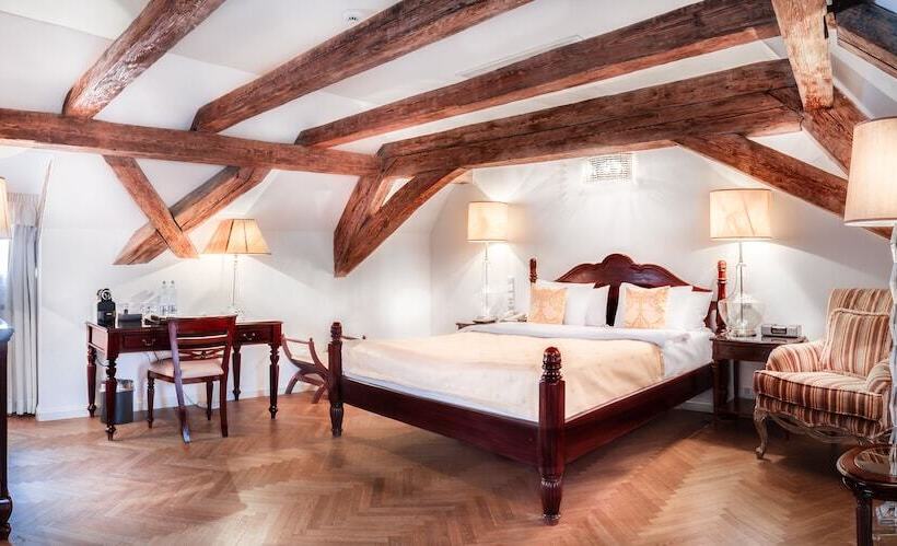 غرفة ديلوكس, The Dominican