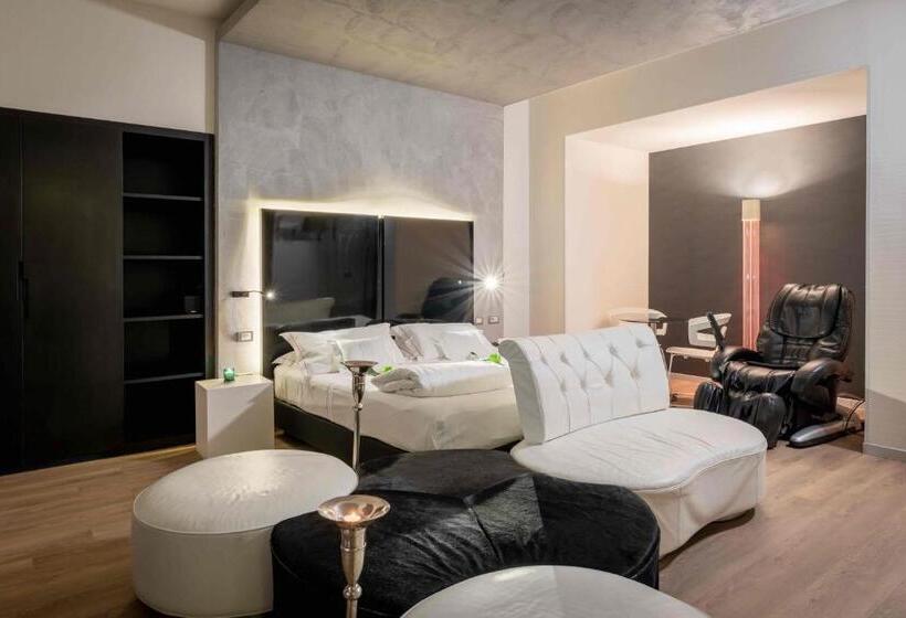 Полулюкс, Unahotels One Siracusa