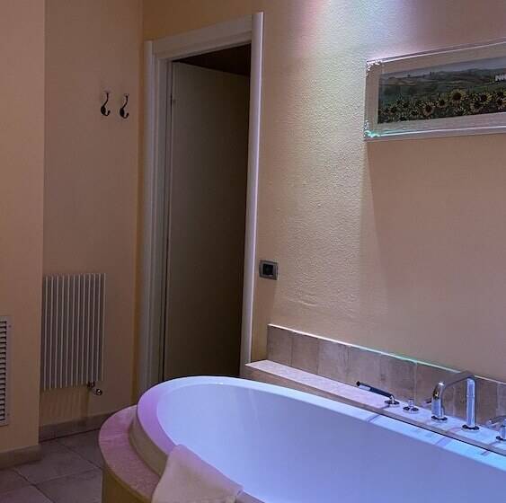 اتاق خانوادگی, Vogue Hotel Arezzo