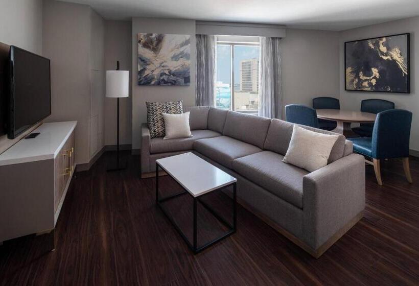 Полулюкс, New Orleans Marriott Warehouse Arts District